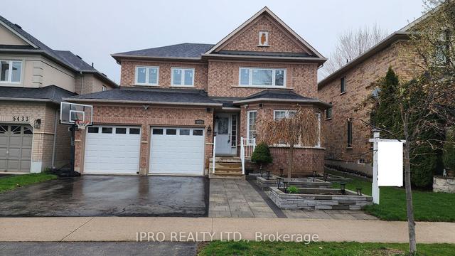 5435 Blue Spruce Ave, House detached with 4 bedrooms, 3 bathrooms and 4 parking in Burlington ON | Image 1