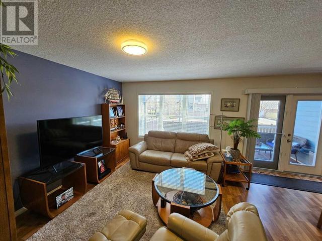 2, - 402 Couleecreek Boulevard S, House attached with 2 bedrooms, 2 bathrooms and 2 parking in Lethbridge AB | Image 8