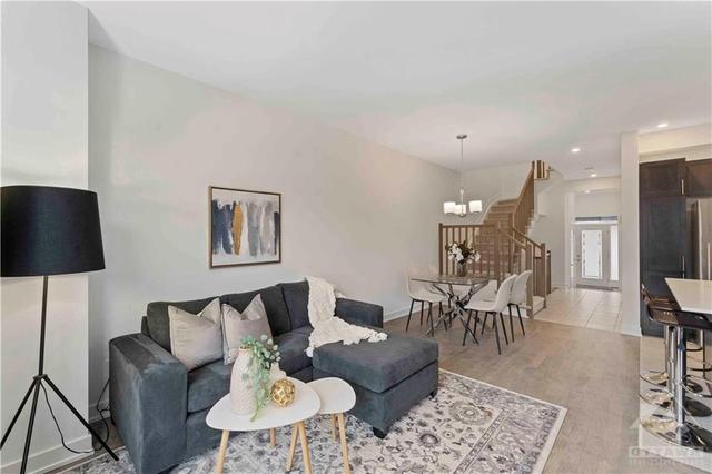 301 Broadridge Crescent, Townhouse with 3 bedrooms, 3 bathrooms and 3 parking in Ottawa ON | Image 11