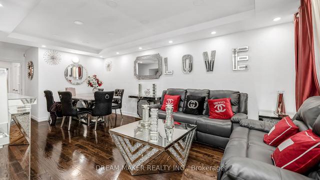 28 Gravenhurst Ave, House semidetached with 4 bedrooms, 4 bathrooms and 7 parking in Toronto ON | Image 32