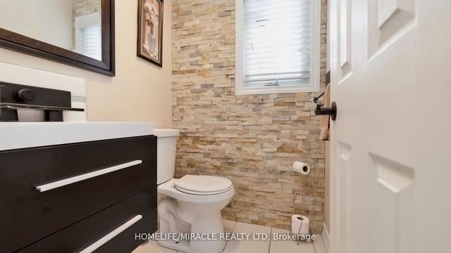 54 Millstone Dr, House attached with 3 bedrooms, 4 bathrooms and 4 parking in Brampton ON | Image 9