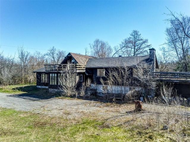 6 Constance Lake Road, House detached with 3 bedrooms, 2 bathrooms and 10 parking in Ottawa ON | Image 6