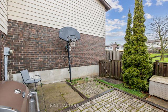 11 Crabtree Lane, Townhouse with 3 bedrooms, 3 bathrooms and 2 parking in Ajax ON | Image 25