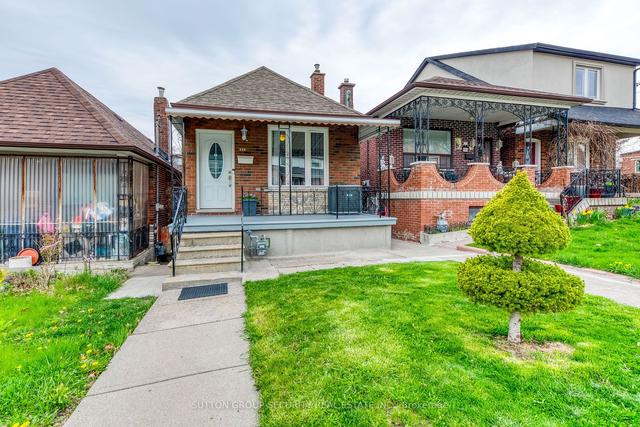 502 Westmount Ave, House detached with 2 bedrooms, 2 bathrooms and 1 parking in Toronto ON | Image 12