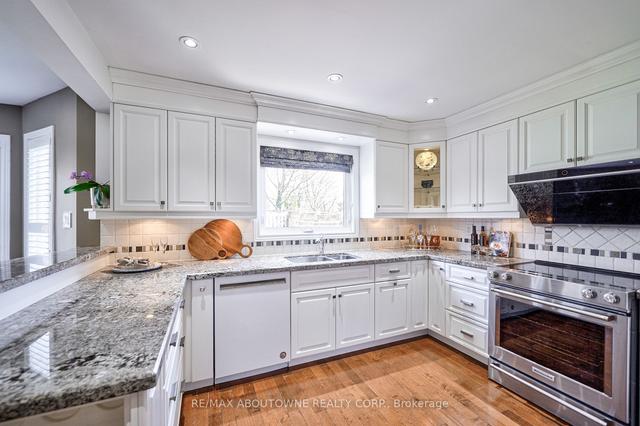 1237 Old Colony Rd, House detached with 5 bedrooms, 4 bathrooms and 6 parking in Oakville ON | Image 4