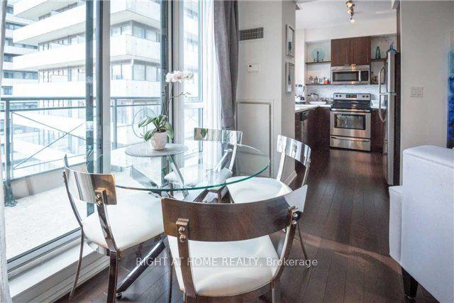 1606 - 35 Hayden St, Condo with 2 bedrooms, 2 bathrooms and 1 parking in Toronto ON | Image 2
