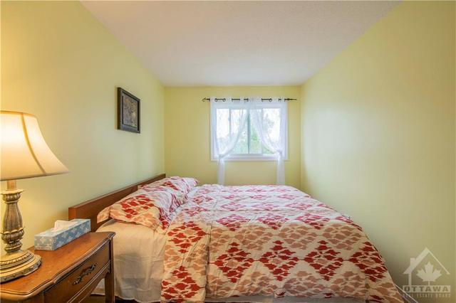 98 Morton Drive, Home with 3 bedrooms, 2 bathrooms and 3 parking in Ottawa ON | Image 17