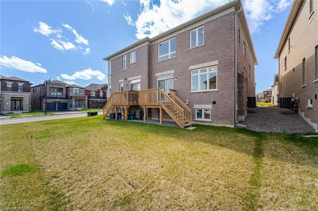 4 Silver Meadow Gardens, House semidetached with 3 bedrooms, 2 bathrooms and 2 parking in Hamilton ON | Image 37