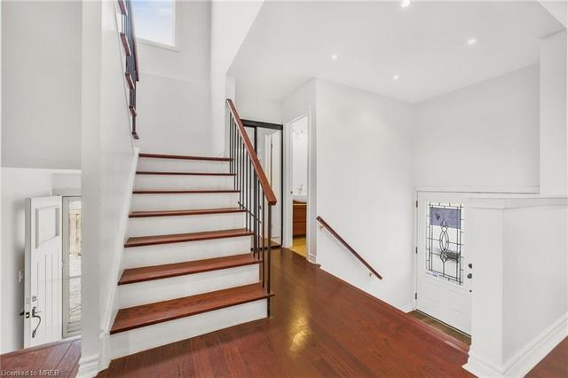 5 Hester Court, House detached with 5 bedrooms, 2 bathrooms and 6 parking in Markham ON | Image 8