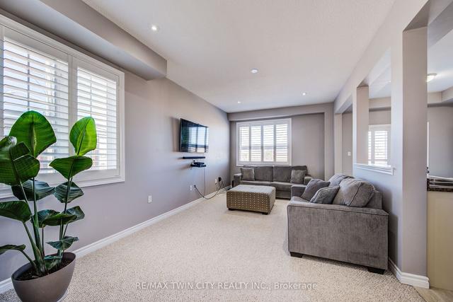 28 - 100 Chester Dr, Townhouse with 3 bedrooms, 3 bathrooms and 3 parking in Cambridge ON | Image 2