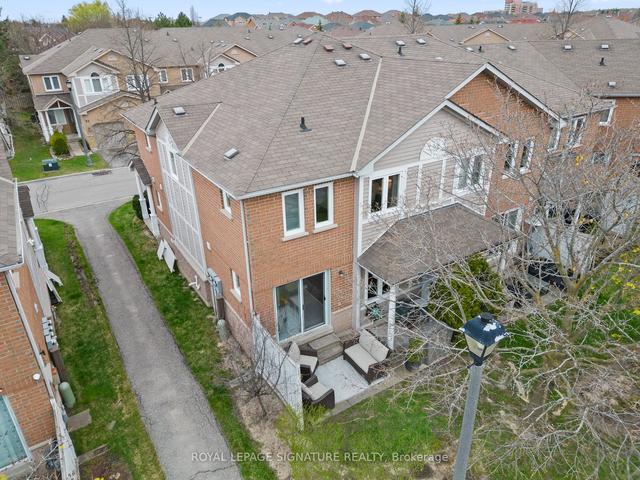 32 - 833 Scollard Crt, Townhouse with 3 bedrooms, 4 bathrooms and 2 parking in Mississauga ON | Image 12