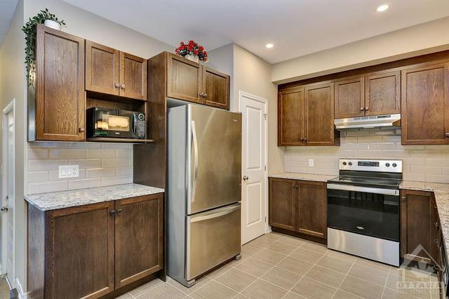 405 Cope Drive, Townhouse with 3 bedrooms, 3 bathrooms and 2 parking in Ottawa ON | Image 13