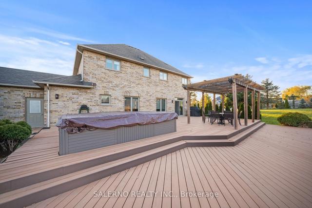 10 Farmcrest Crt, House detached with 4 bedrooms, 5 bathrooms and 12 parking in King ON | Image 30