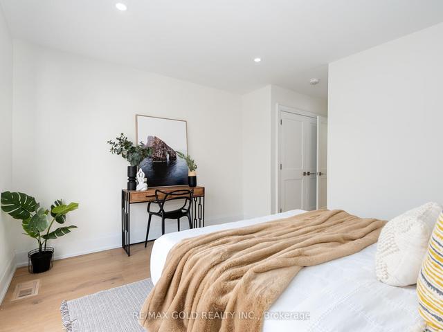 1007 Ossington Ave, House detached with 3 bedrooms, 4 bathrooms and 0 parking in Toronto ON | Image 5