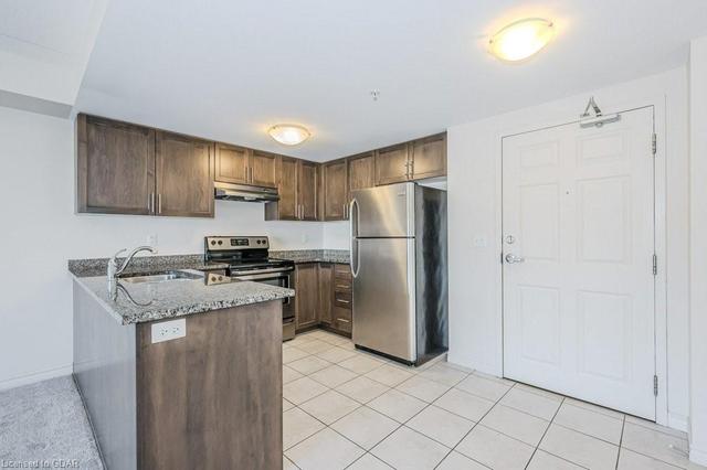 205 - 45 Kingsbury Square, House attached with 3 bedrooms, 2 bathrooms and 1 parking in Guelph ON | Image 39