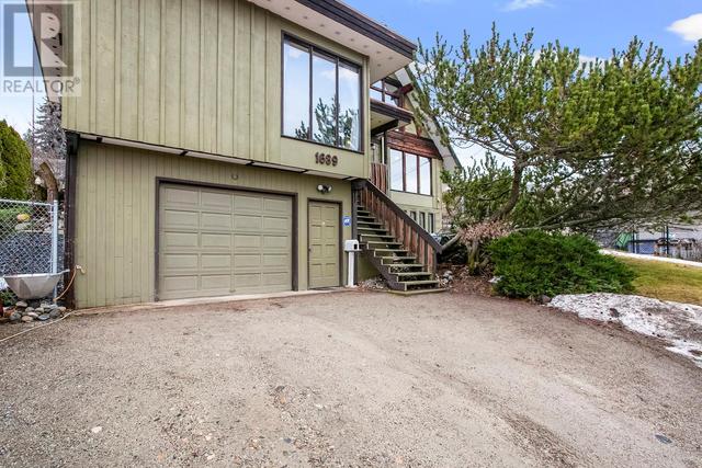 1689 Kloppenburg Road, House detached with 3 bedrooms, 2 bathrooms and 5 parking in Kelowna BC | Image 4