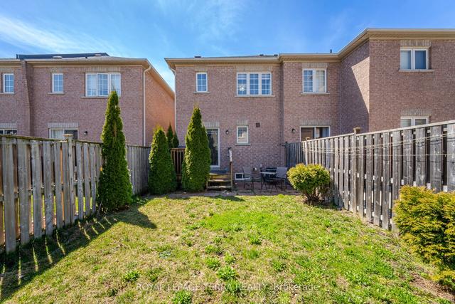 29 Heartview Rd, House attached with 3 bedrooms, 3 bathrooms and 3 parking in Brampton ON | Image 33