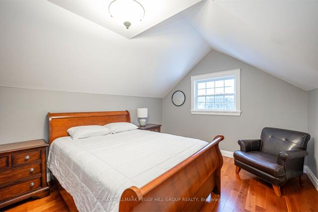 105 Duckworth St, House detached with 3 bedrooms, 3 bathrooms and 10 parking in Barrie ON | Image 5
