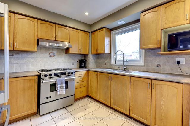 8 St. Mark Pl, House detached with 4 bedrooms, 4 bathrooms and 6 parking in Brampton ON | Image 4