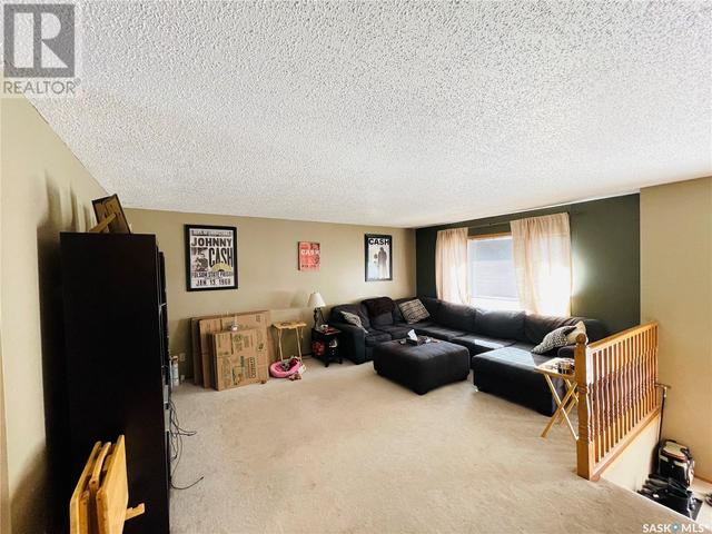 1363 Underhill Crescent, House detached with 4 bedrooms, 3 bathrooms and null parking in Regina SK | Image 3
