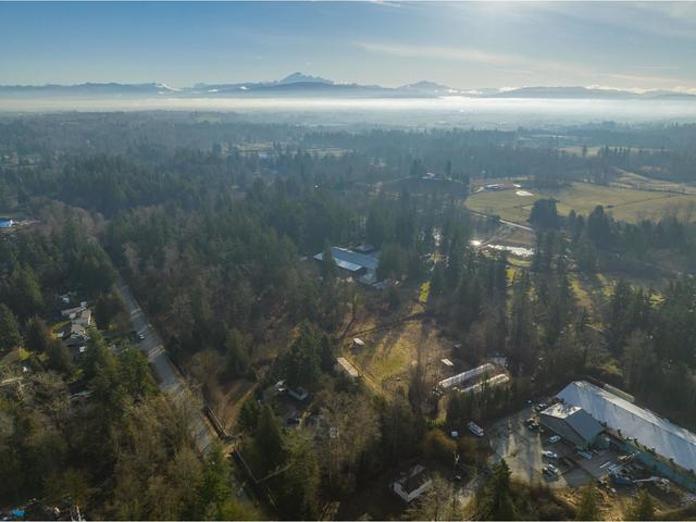 25039 8 Avenue, House detached with 6 bedrooms, 5 bathrooms and null parking in Langley BC | Image 16