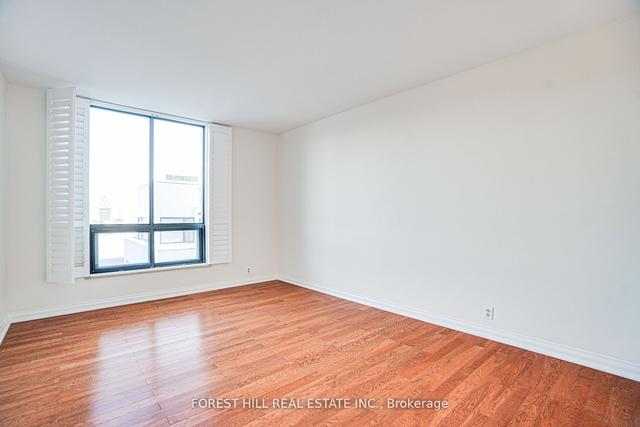 402 - 350 Lonsdale Rd, Condo with 2 bedrooms, 2 bathrooms and 1 parking in Toronto ON | Image 2