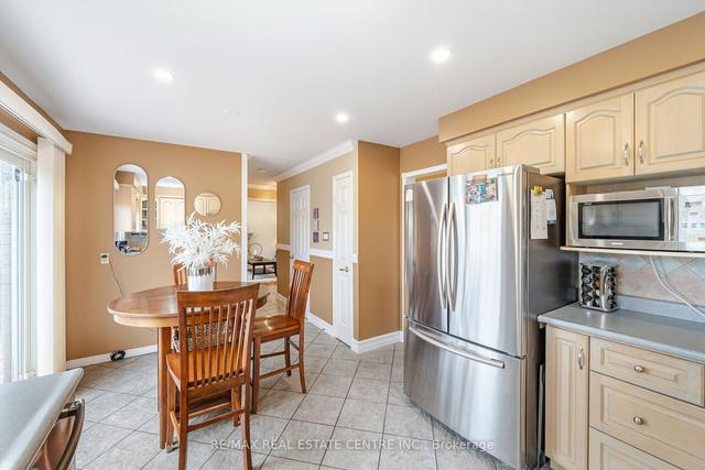 34 Jaffa Dr, House detached with 4 bedrooms, 3 bathrooms and 6 parking in Brampton ON | Image 9