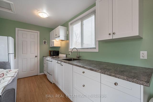 58 Front St E, House detached with 2 bedrooms, 1 bathrooms and 6 parking in Kawartha Lakes ON | Image 2