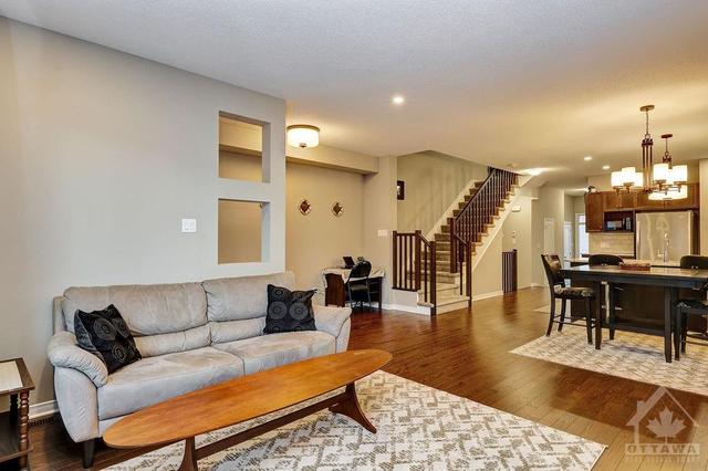 405 Cope Drive, Townhouse with 3 bedrooms, 3 bathrooms and 2 parking in Ottawa ON | Image 6