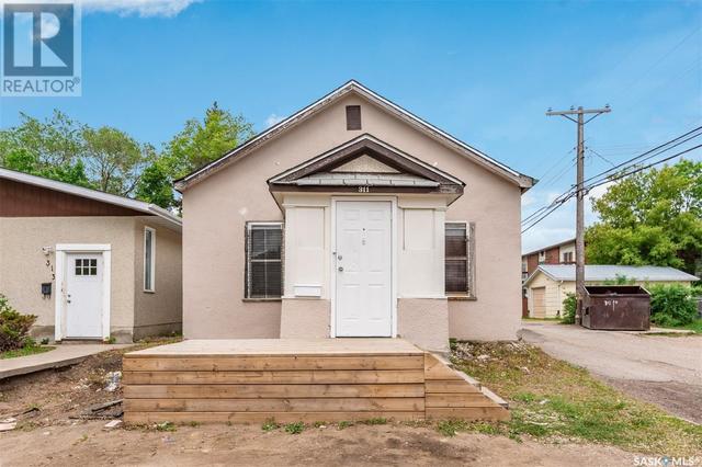 311 Q Avenue S, House detached with 2 bedrooms, 1 bathrooms and null parking in Saskatoon SK | Image 1