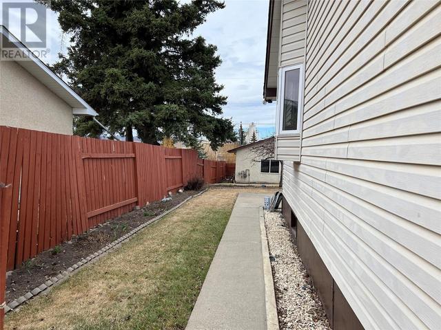 1021 Reasbeck Crescent, House detached with 3 bedrooms, 2 bathrooms and 2 parking in Dawson Creek BC | Image 23