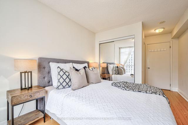 1710 - 21 Carlton St, Condo with 2 bedrooms, 2 bathrooms and 1 parking in Toronto ON | Image 6