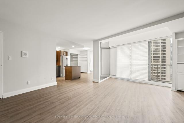 2208 - 33 Harbour Sq, Condo with 2 bedrooms, 3 bathrooms and 1 parking in Toronto ON | Image 32