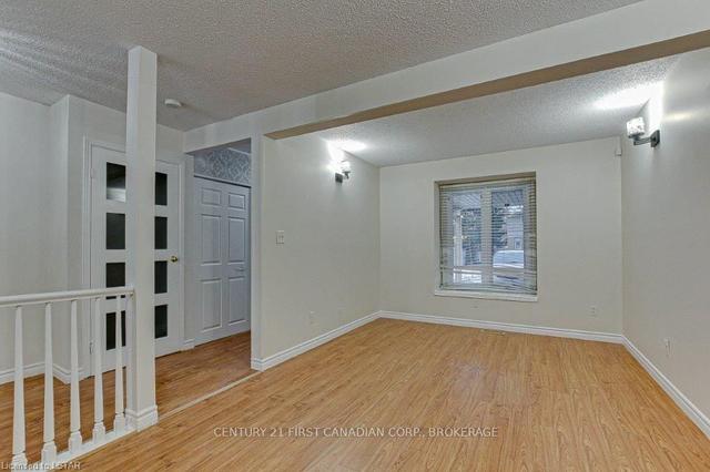 35 - 55 Ashley Cres, Townhouse with 3 bedrooms, 2 bathrooms and 2 parking in London ON | Image 27