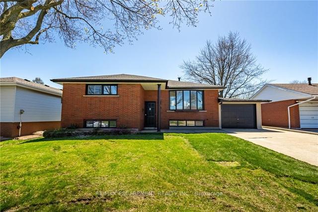 75 Windrush Cres, House detached with 3 bedrooms, 2 bathrooms and 5 parking in Hamilton ON | Image 1