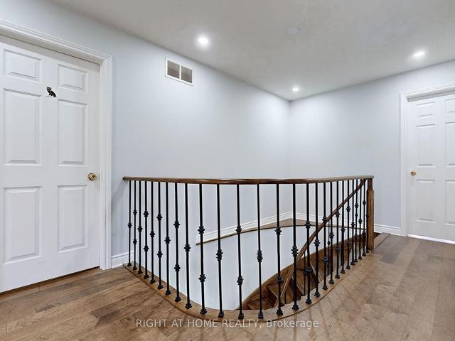 5201 Champlain Tr, House detached with 4 bedrooms, 4 bathrooms and 4 parking in Mississauga ON | Image 3