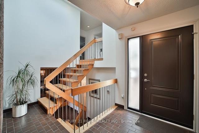 56 Somerdale Sq, House detached with 3 bedrooms, 3 bathrooms and 4 parking in Toronto ON | Image 6