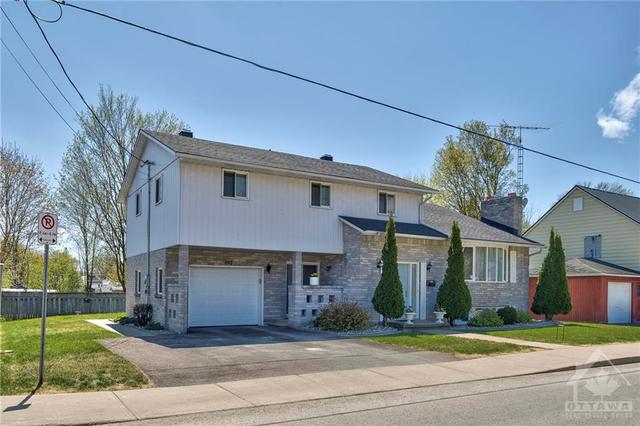 102 Ottawa Street, House detached with 3 bedrooms, 3 bathrooms and 4 parking in Arnprior ON | Image 2