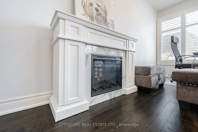 12 Gruenwald Gate E, House semidetached with 4 bedrooms, 4 bathrooms and 3 parking in Brampton ON | Image 3