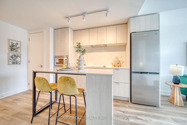 910 - 1 Jarvis St, Condo with 1 bedrooms, 1 bathrooms and 0 parking in Hamilton ON | Image 2