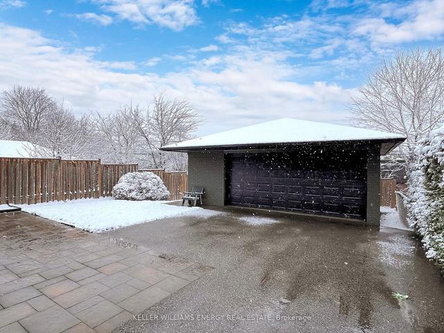 125 Pandora Circ, House detached with 2 bedrooms, 2 bathrooms and 7 parking in Toronto ON | Image 29