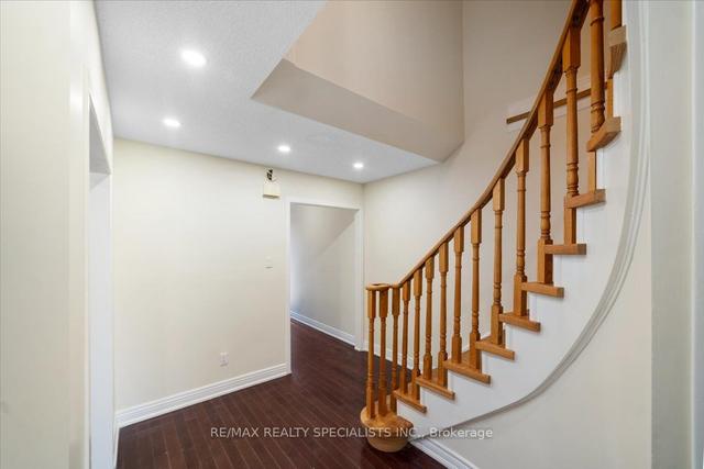 34 Windmill Blvd, House detached with 4 bedrooms, 4 bathrooms and 6 parking in Brampton ON | Image 31