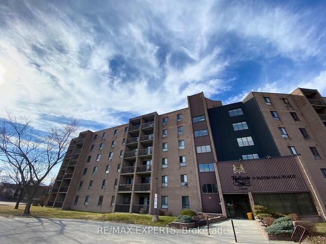 406 - 17 Eldon Hall Pl, Condo with 2 bedrooms, 1 bathrooms and 1 parking in Kingston ON | Image 1