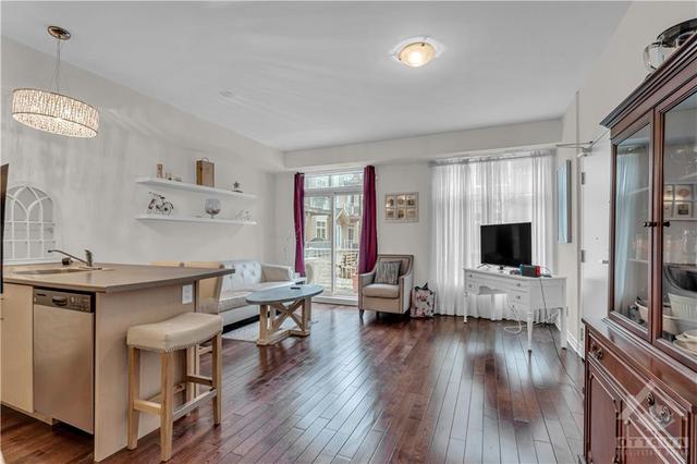 c - 326 Everest Private, Condo with 2 bedrooms, 2 bathrooms and 1 parking in Ottawa ON | Image 3