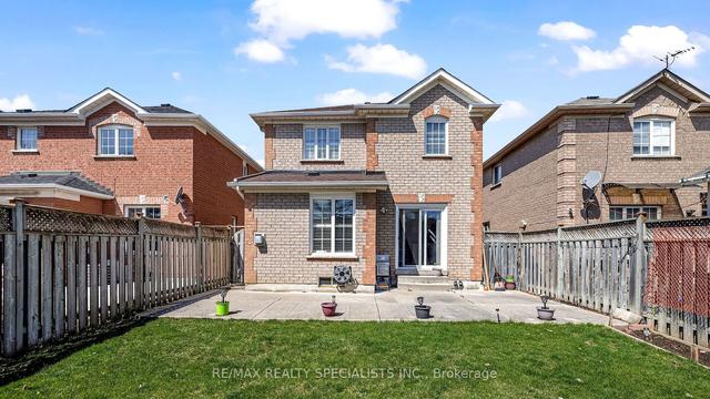 108 Twin Pines Cres, House detached with 3 bedrooms, 4 bathrooms and 6 parking in Brampton ON | Image 35