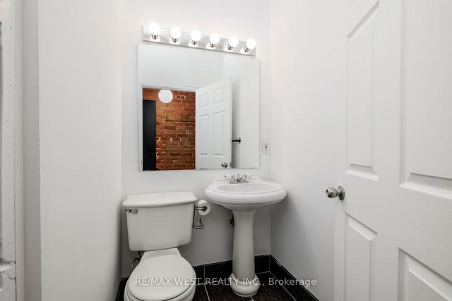 2185 Dundas St W, House attached with 3 bedrooms, 3 bathrooms and 0 parking in Toronto ON | Image 40