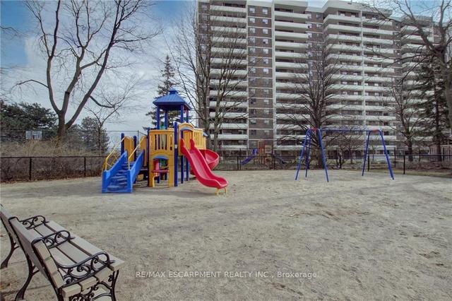 908 - 5 Lisa St, Condo with 3 bedrooms, 2 bathrooms and 2 parking in Brampton ON | Image 31