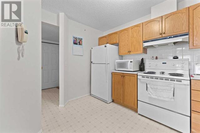 3415, - 3415 Hawksbrow Point Nw, Condo with 2 bedrooms, 1 bathrooms and 1 parking in Calgary AB | Image 4