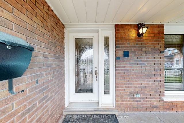 2526 Cynara Rd, House detached with 3 bedrooms, 2 bathrooms and 4 parking in Mississauga ON | Image 3