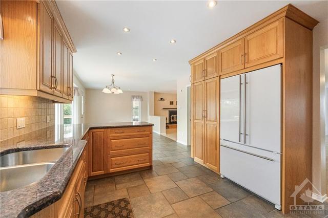 1370 Marchand Street, House detached with 4 bedrooms, 4 bathrooms and 6 parking in Ottawa ON | Image 11